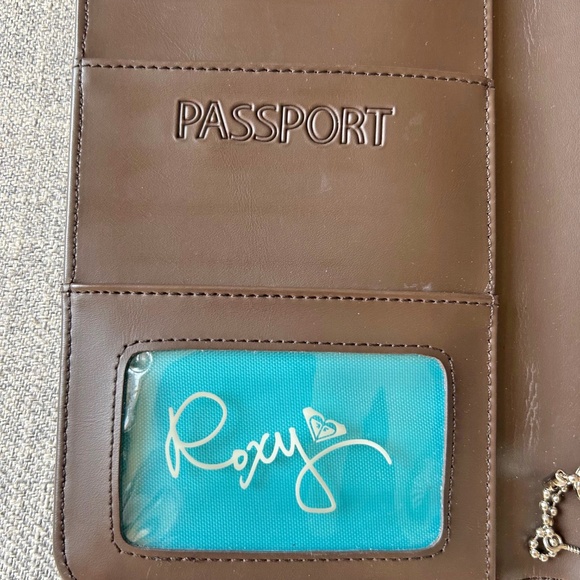 Roxy Travel Wallet - Picture 4 of 9
